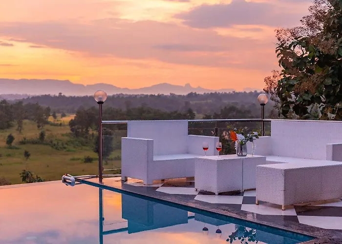 Stayvista'S Vine & Splash - Riverside Villa With An Infinity Pool And Indoor Games Karjat
